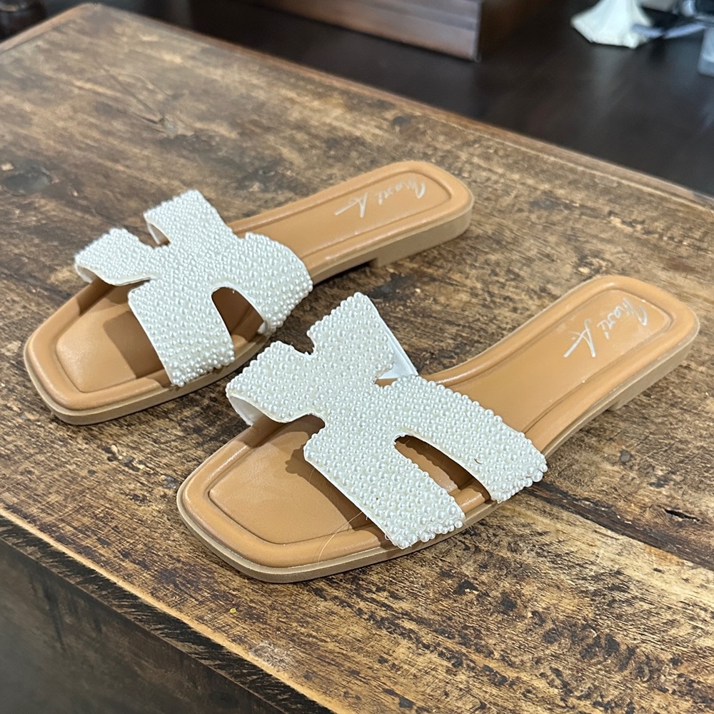 New White pearl Beaded Maria A Women's Slide Sandals size 8